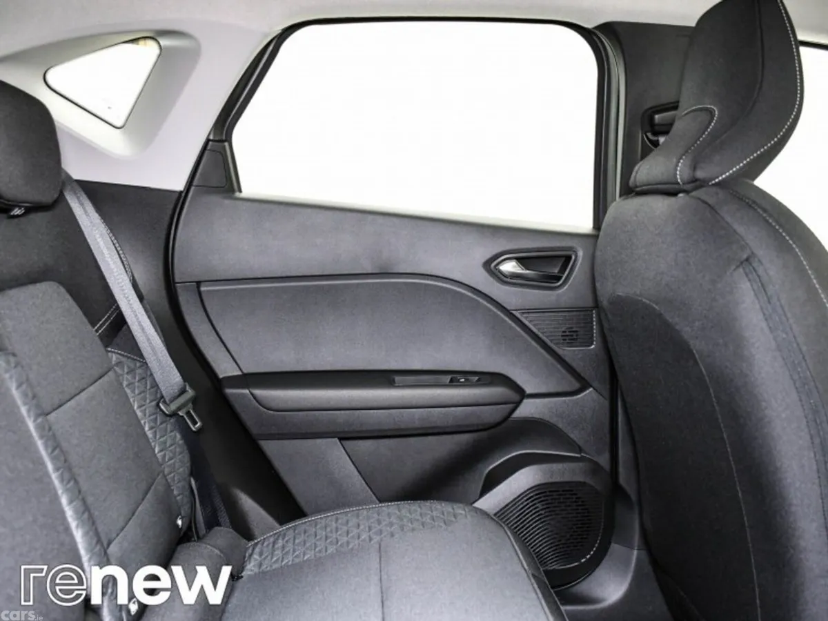 Renault Captur Hatchback, Petrol, 2023, Grey