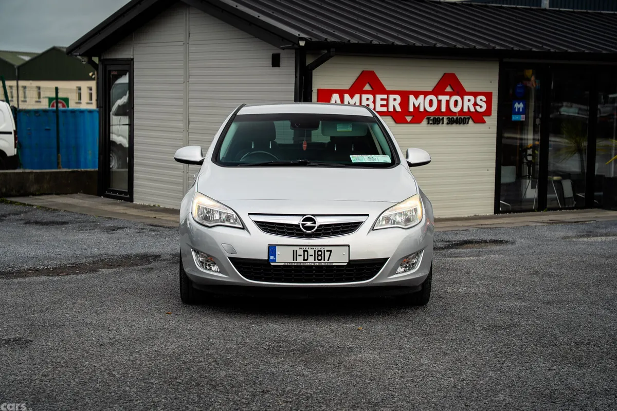 Opel Astra Hatchback, Petrol, 2011, Silver