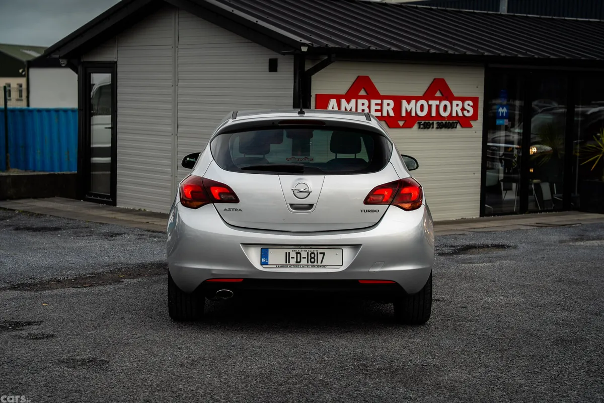 Opel Astra Hatchback, Petrol, 2011, Silver