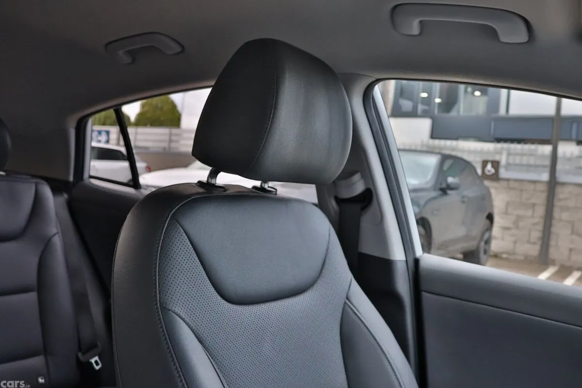 Hyundai IONIQ Hatchback, Electric, 2021, White