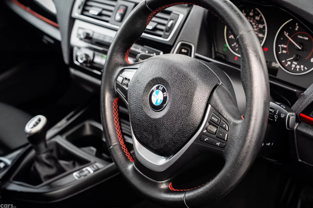 BMW 1-Series Hatchback, Diesel, 2016, Black