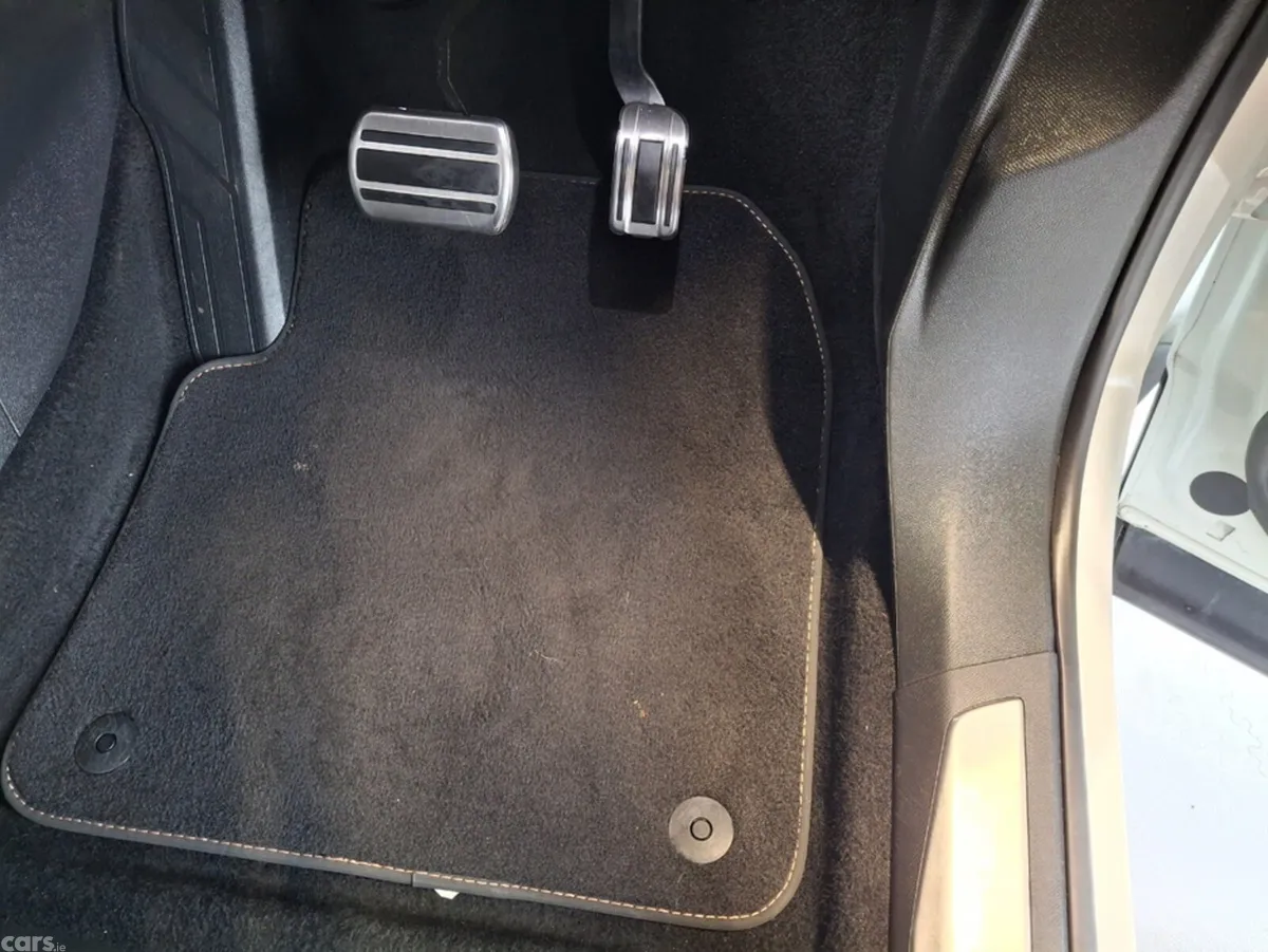 Peugeot 3008 MPV, Diesel, 2022, White