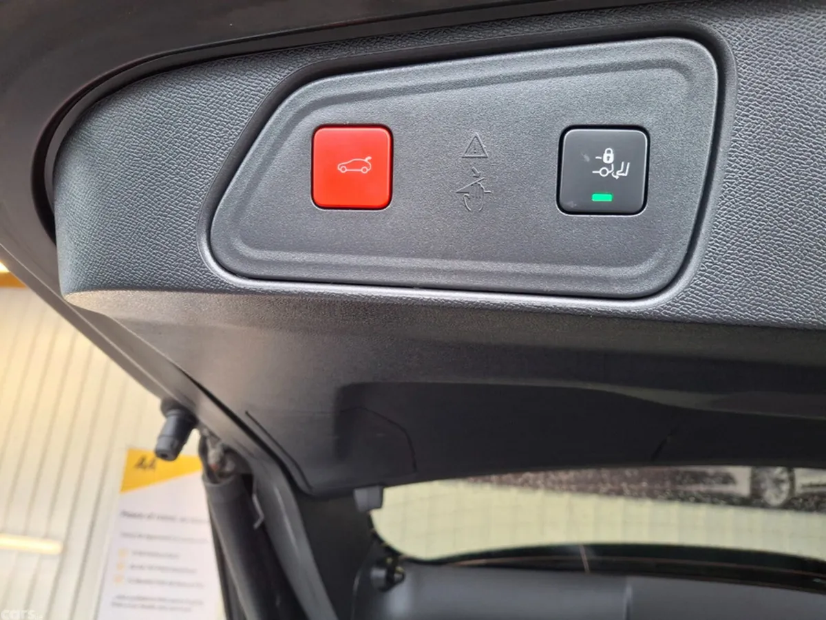 Peugeot 3008 MPV, Diesel, 2022, White