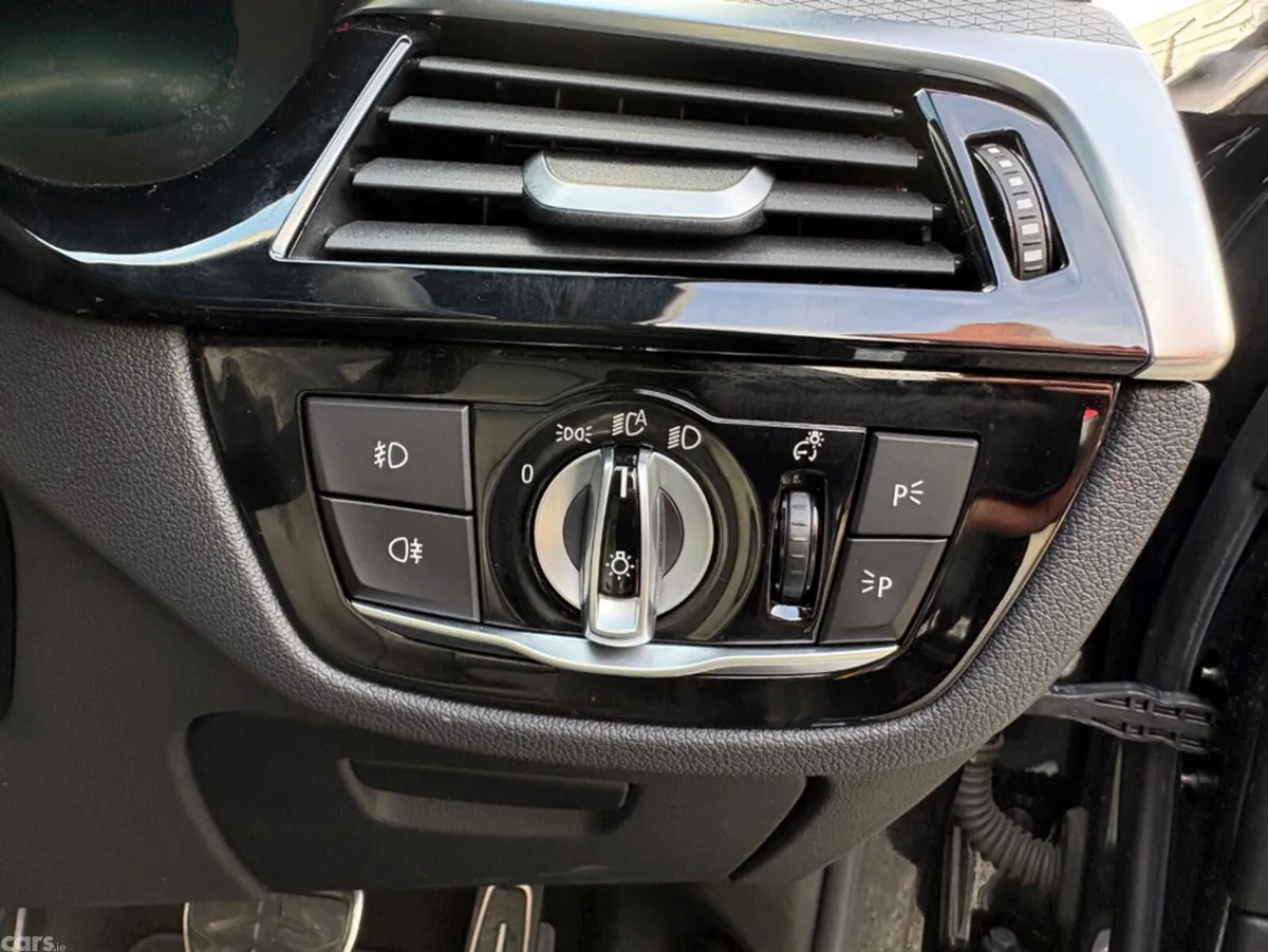 BMW 5-Series Saloon, Petrol Plug-in Hybrid, 2019, Black