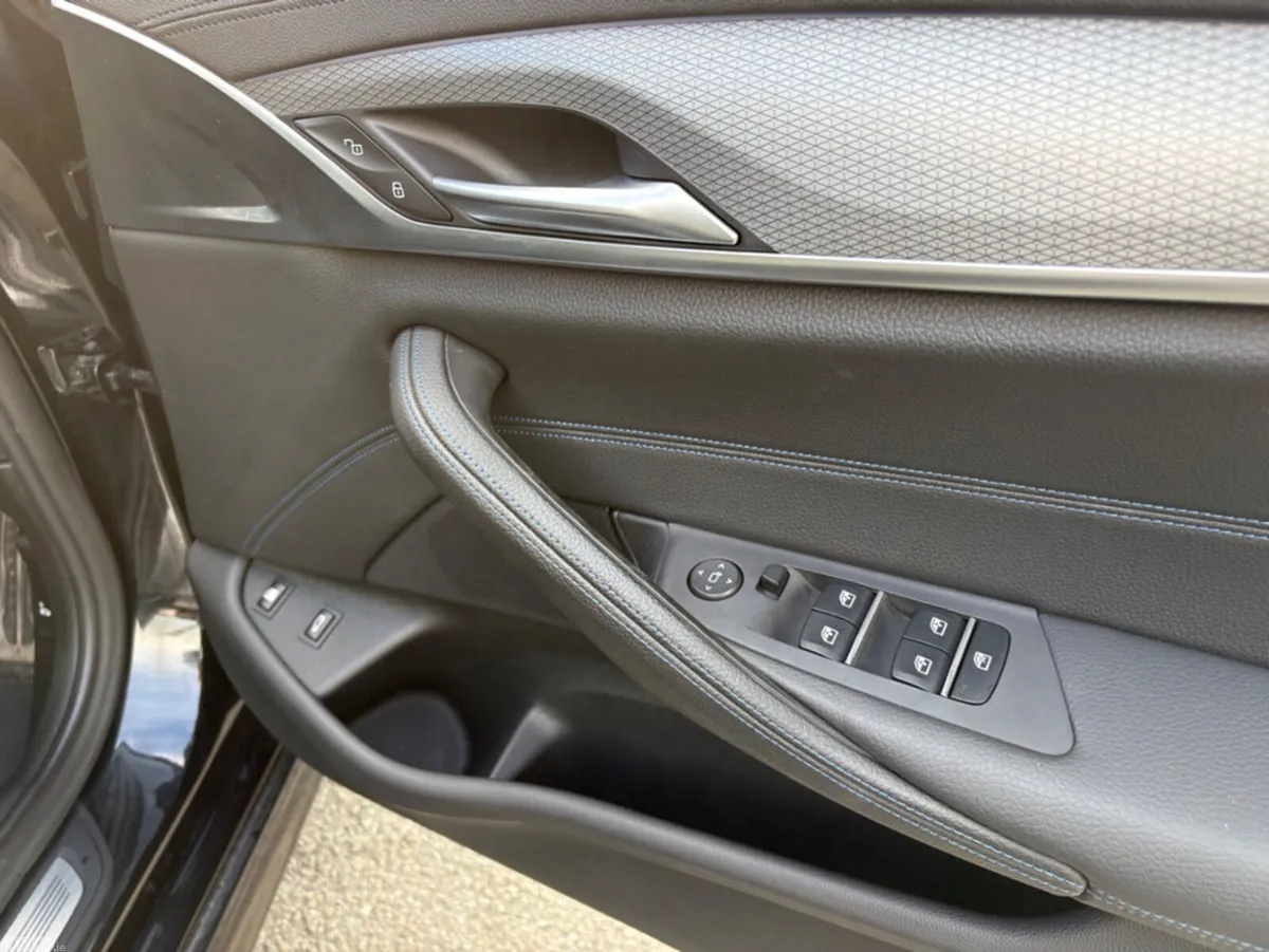 BMW 5-Series Saloon, Petrol Plug-in Hybrid, 2019, Black