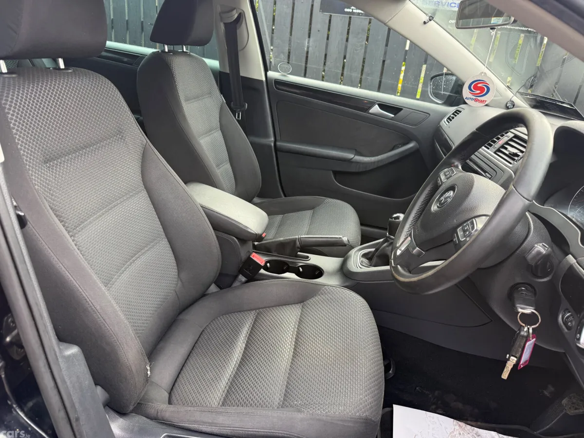Volkswagen Jetta Saloon, Diesel, 2014, Black
