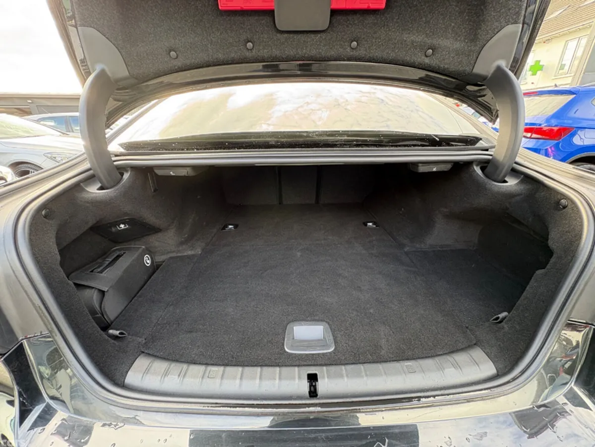 BMW 5-Series Saloon, Petrol Plug-in Hybrid, 2019, Black