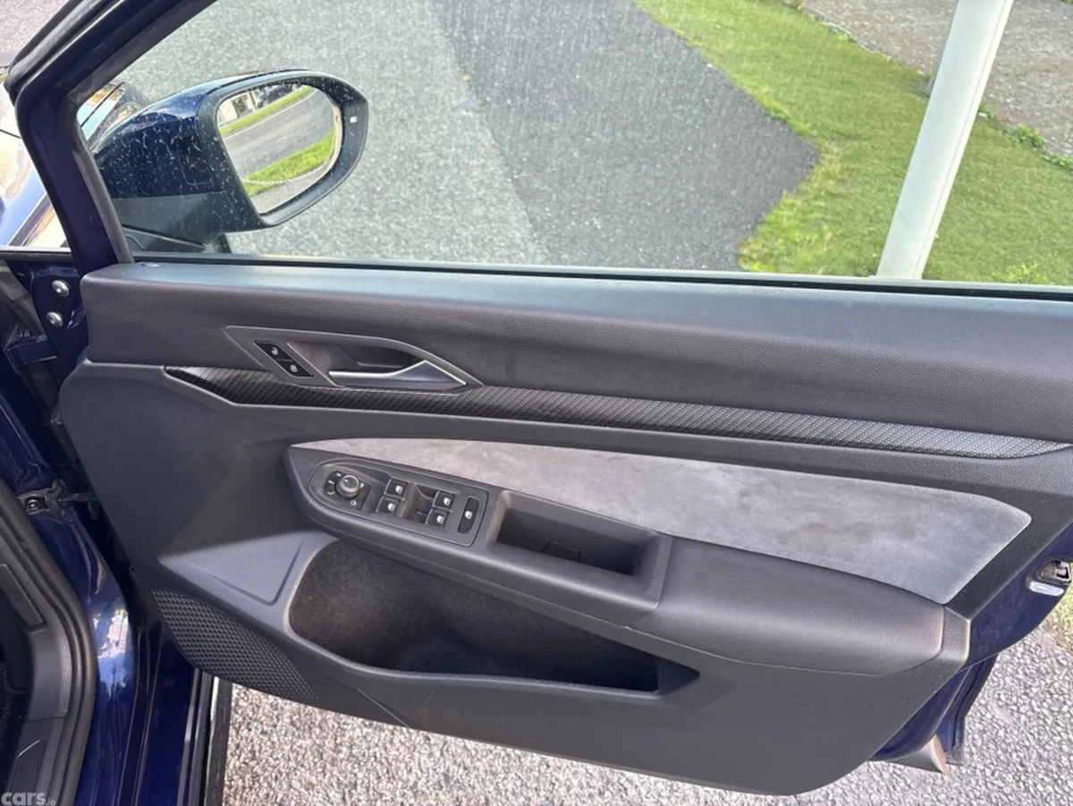 Volkswagen Golf Hatchback, Petrol, 2021, Blue