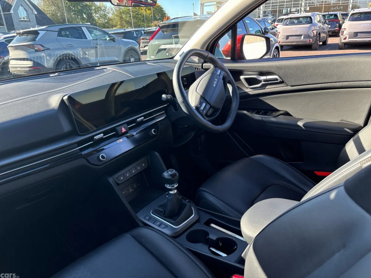 Kia Sportage MPV, Diesel Hybrid, 2026, Red