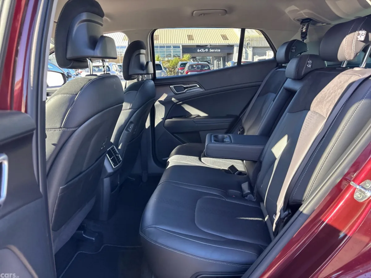 Kia Sportage MPV, Diesel Hybrid, 2026, Red