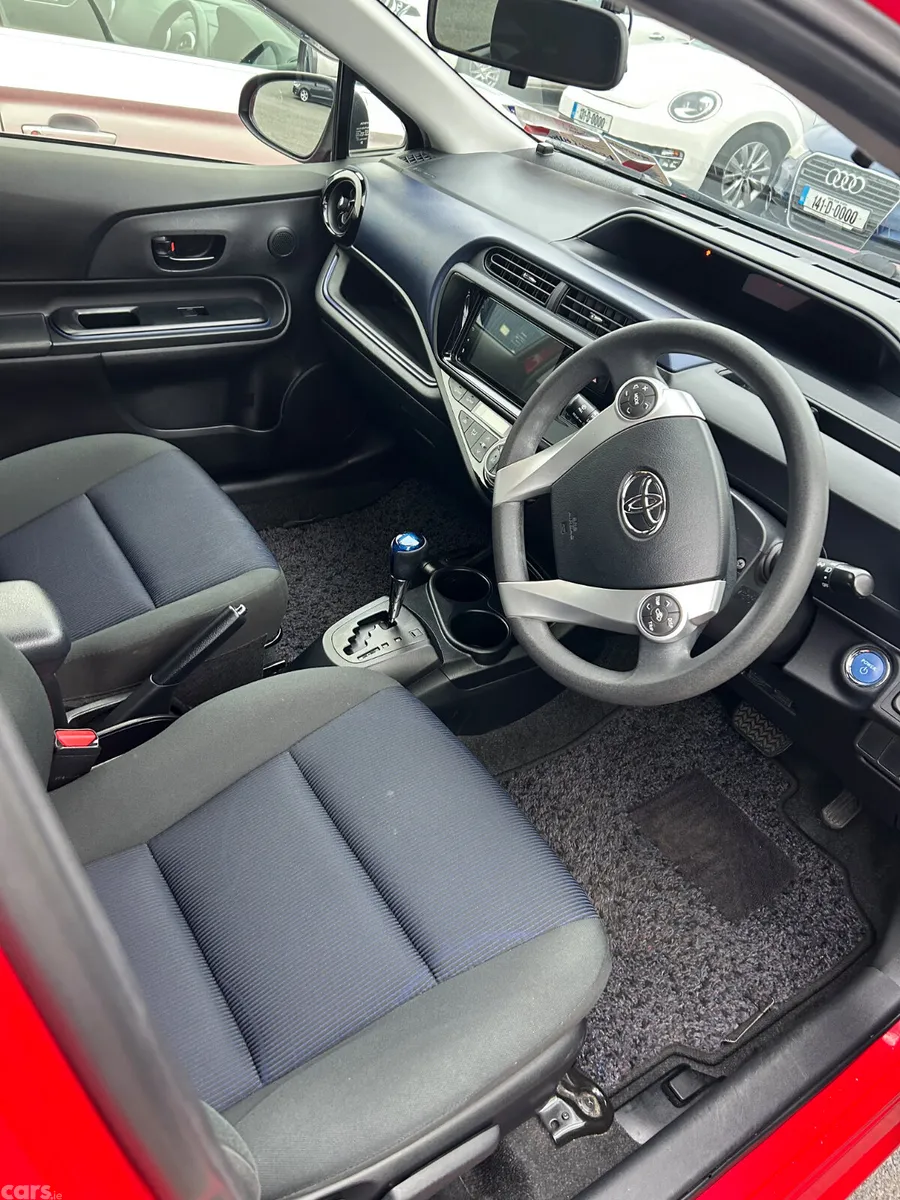 Toyota Aqua Hatchback, Petrol Hybrid, 2015, White