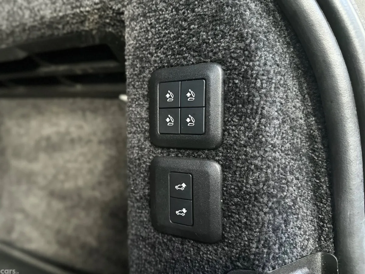 Land Rover Range Rover SUV, Petrol Plug-in Hybrid, 2020, Black
