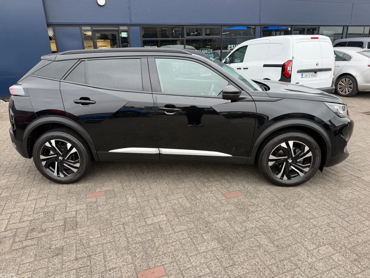 Peugeot 2008 MPV, Petrol, 2022, Black