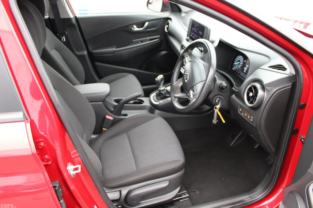 Hyundai KONA MPV, Diesel, 2021, Red