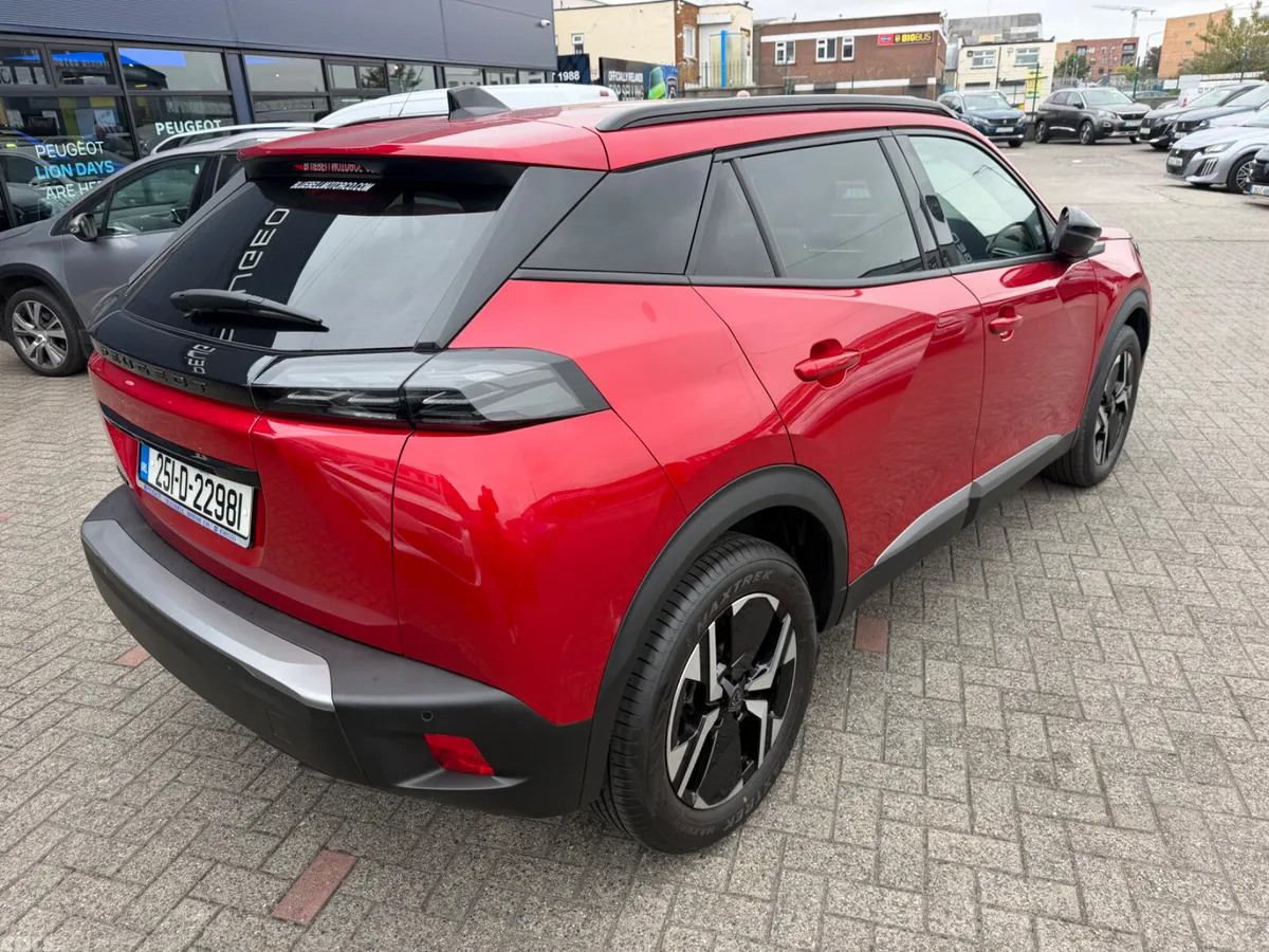 Peugeot 2008 MPV, Petrol, 2025, Red