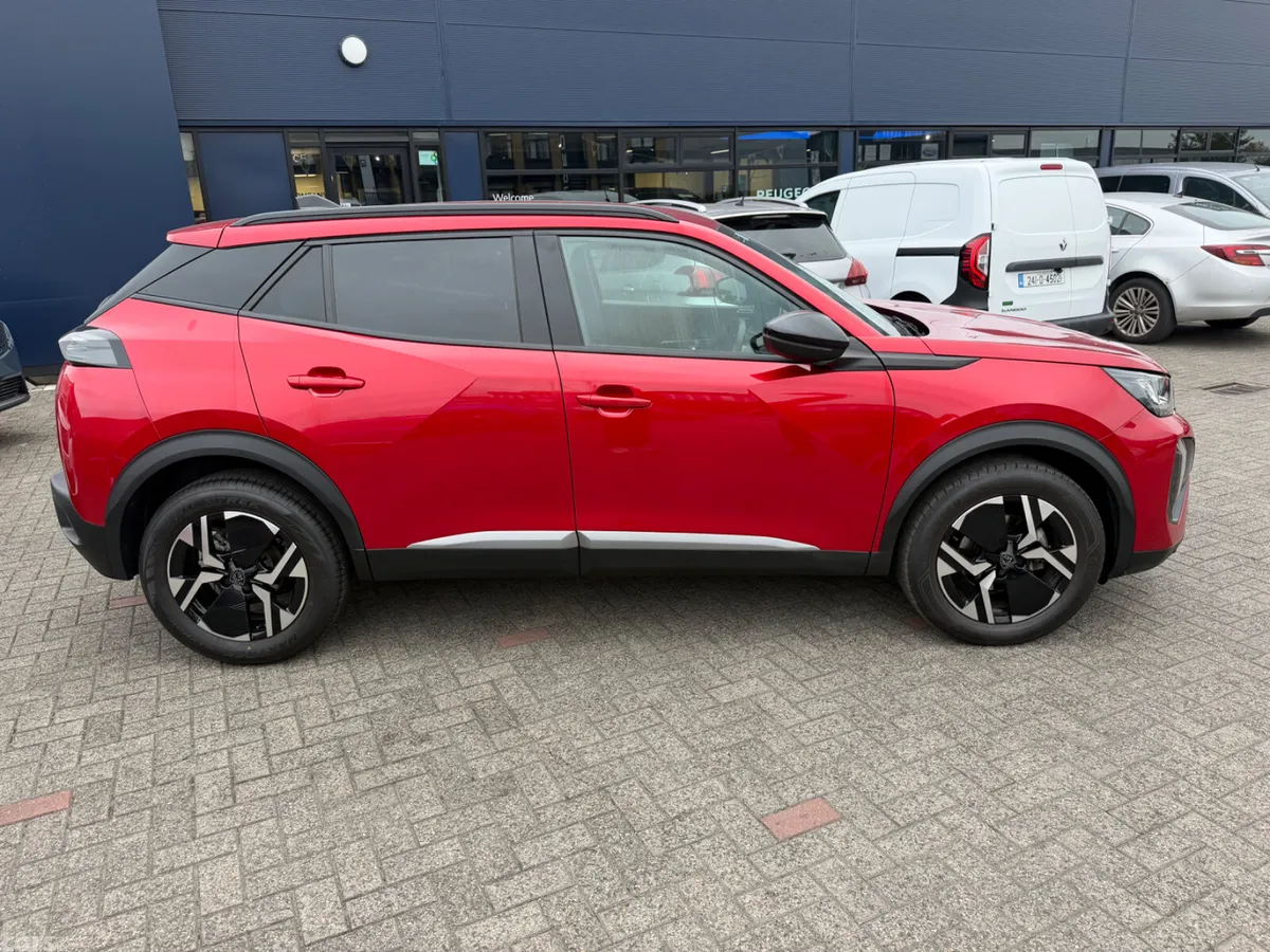 Peugeot 2008 MPV, Petrol, 2025, Red