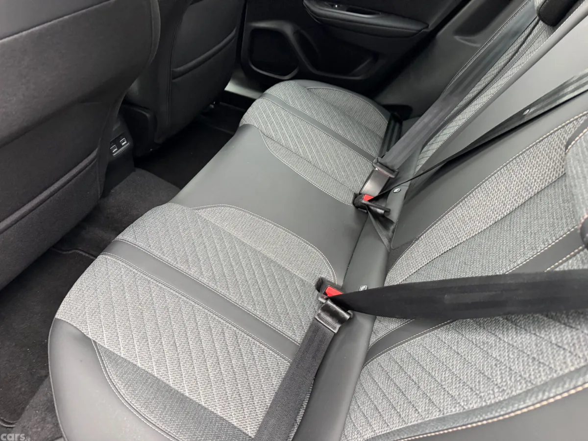Peugeot 2008 MPV, Petrol, 2025, Red