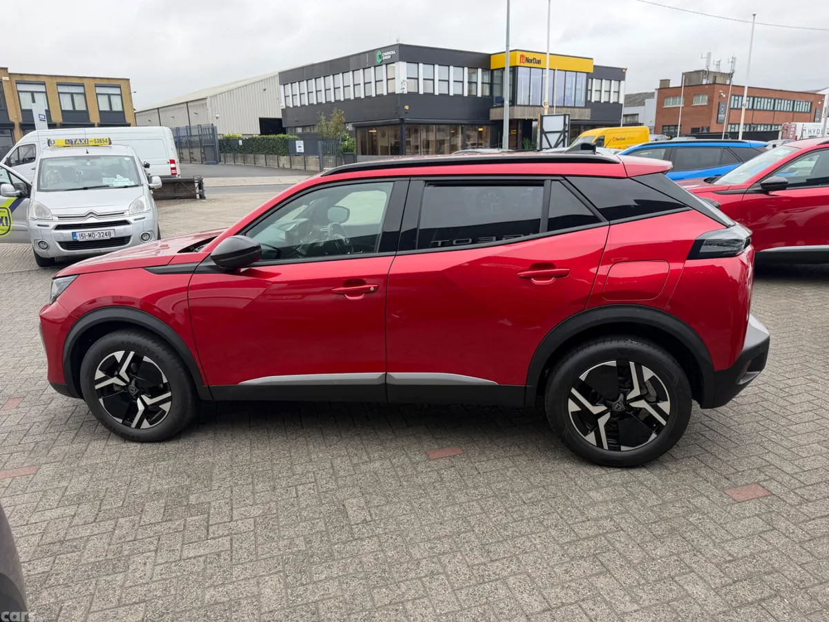 Peugeot 2008 MPV, Petrol, 2025, Red
