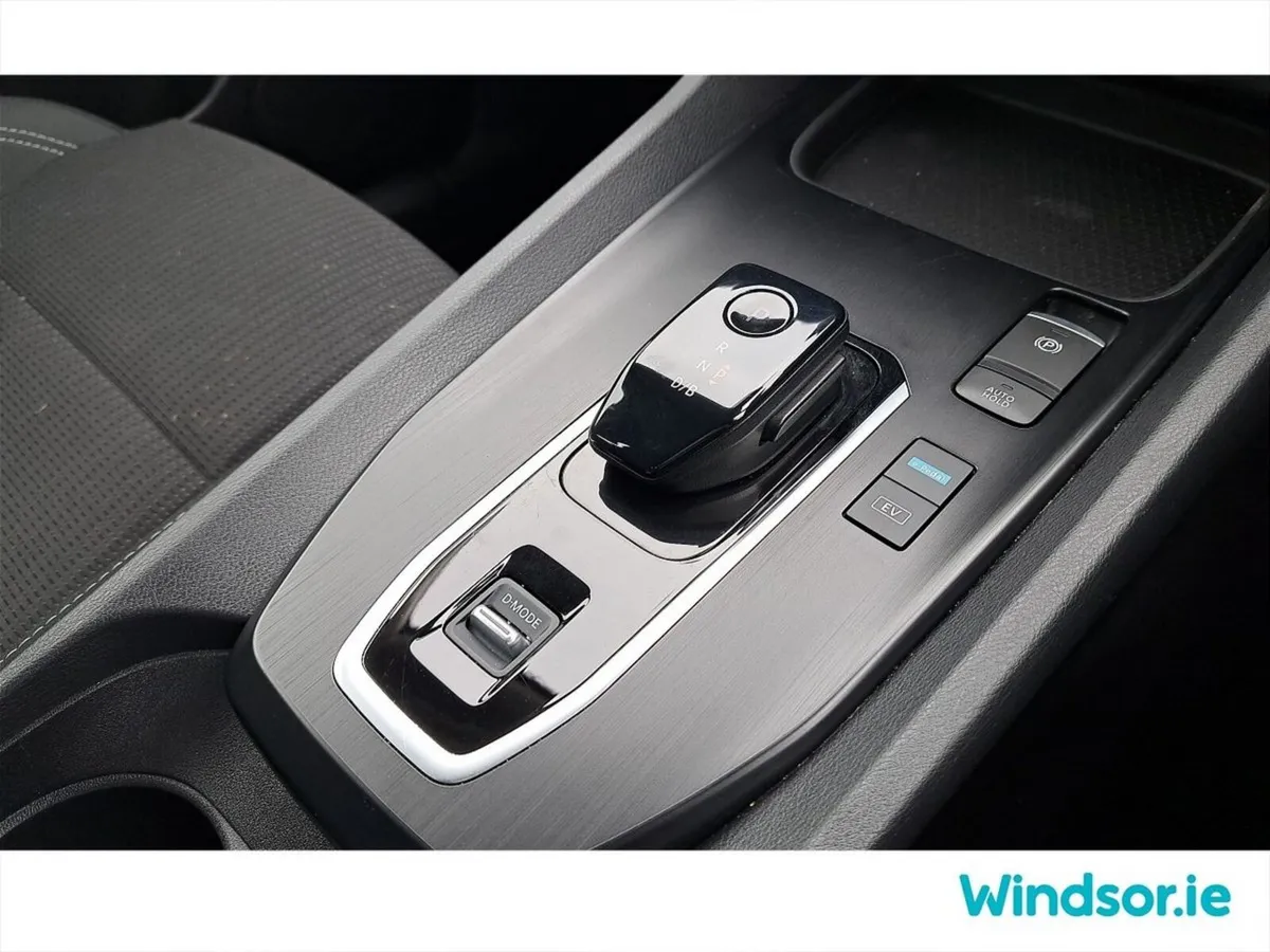 Nissan Qashqai SUV, Petrol Hybrid, 2024, White