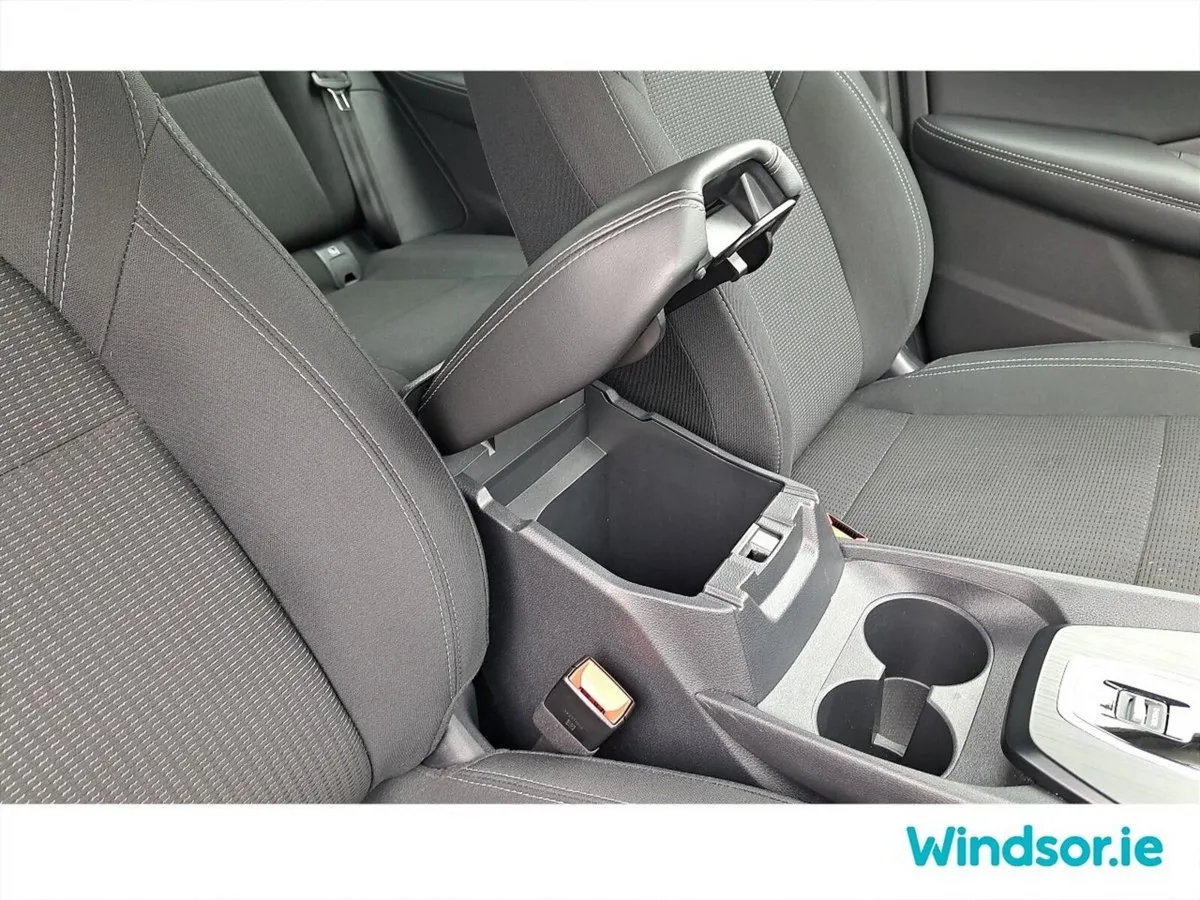 Nissan Qashqai SUV, Petrol Hybrid, 2024, White