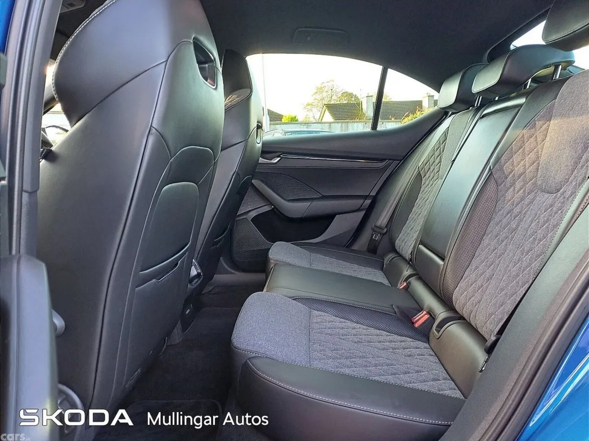 Skoda Octavia Saloon, Diesel, 2025, Blue