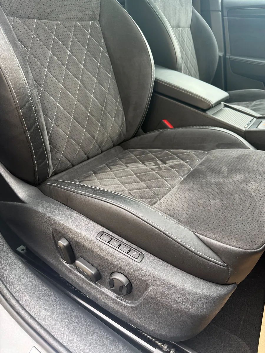 Skoda Superb Saloon, Diesel, 2023, Grey