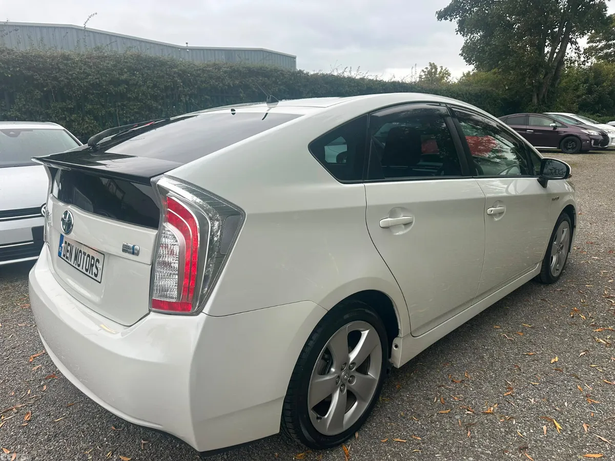 Toyota Prius Hatchback, Petrol Hybrid, 2015, White