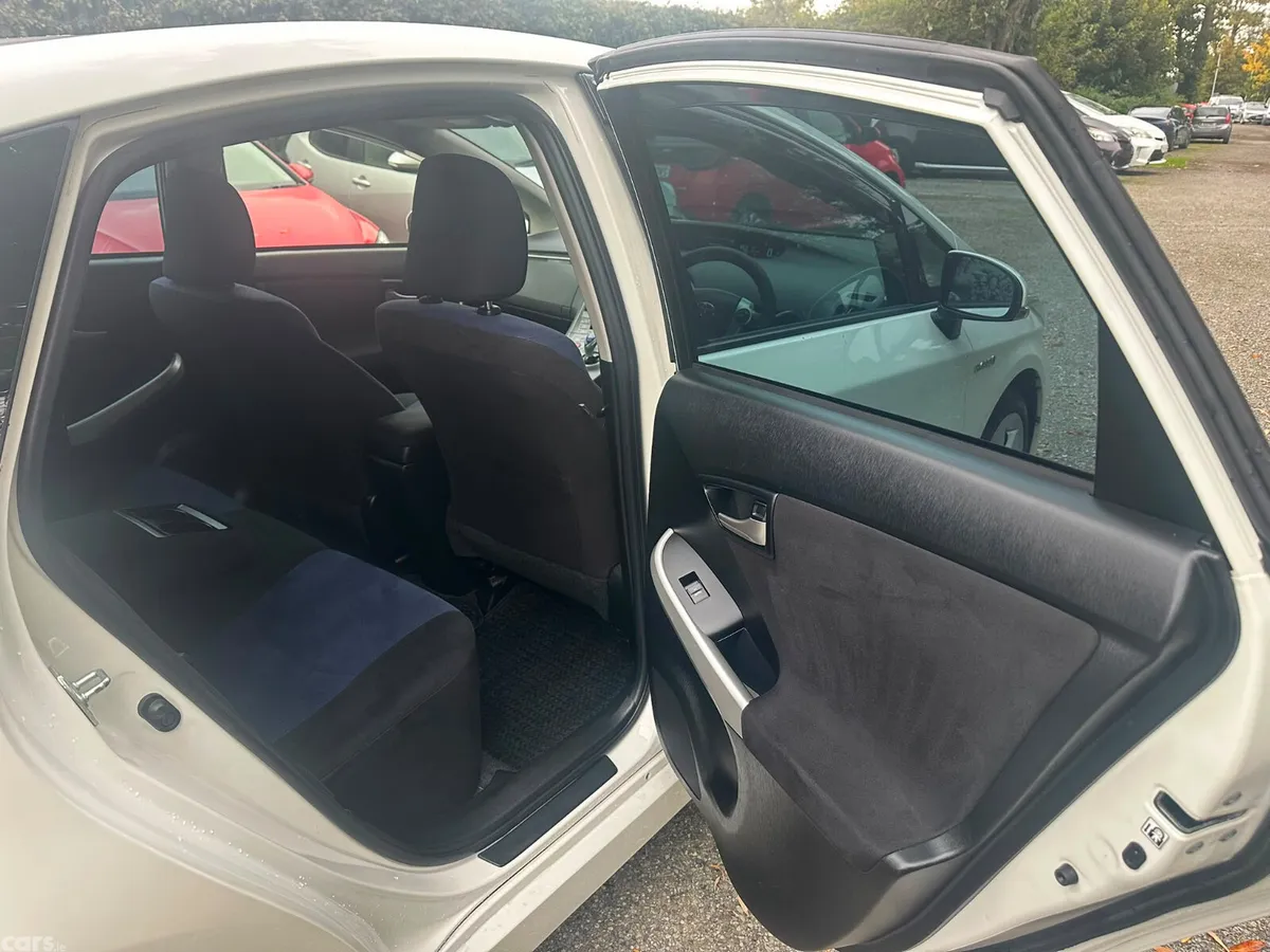Toyota Prius Hatchback, Petrol Hybrid, 2015, White