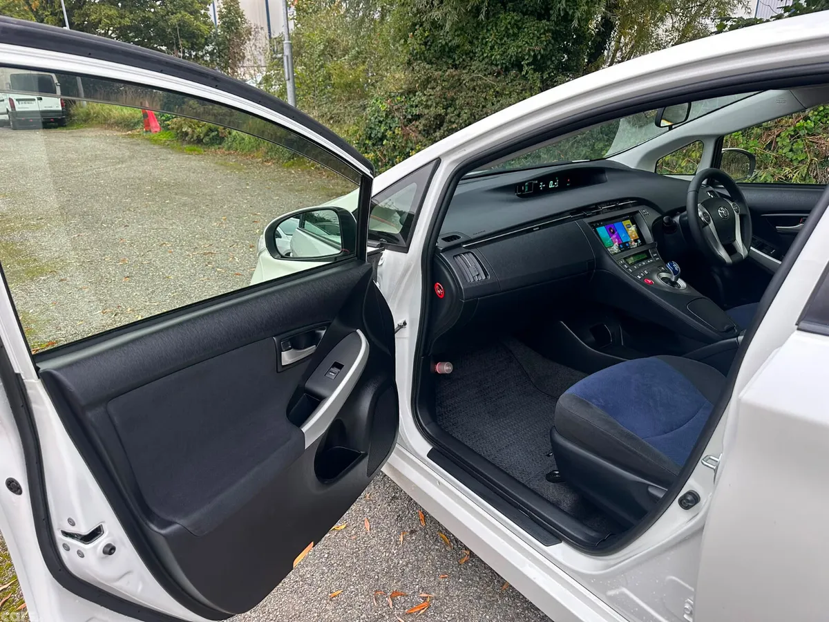 Toyota Prius Hatchback, Petrol Hybrid, 2015, White
