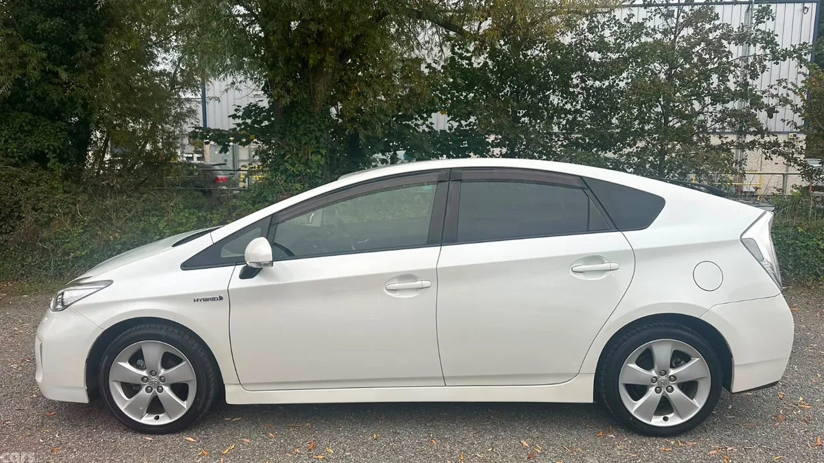 Toyota Prius Hatchback, Petrol Hybrid, 2015, White