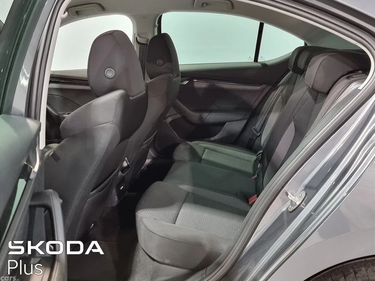 Skoda Octavia Saloon, Petrol, 2026, Grey