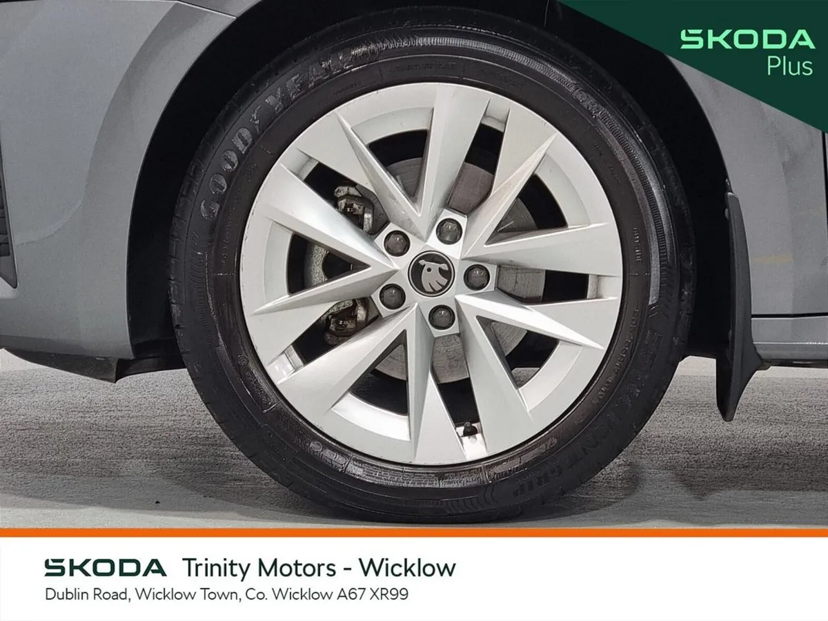 Skoda Octavia Saloon, Petrol, 2026, Grey