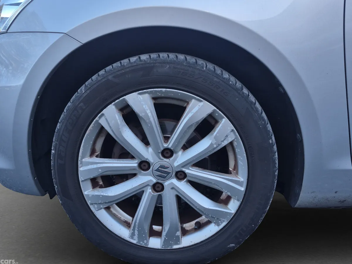 Suzuki Swift Hatchback, Petrol, 2014, Silver