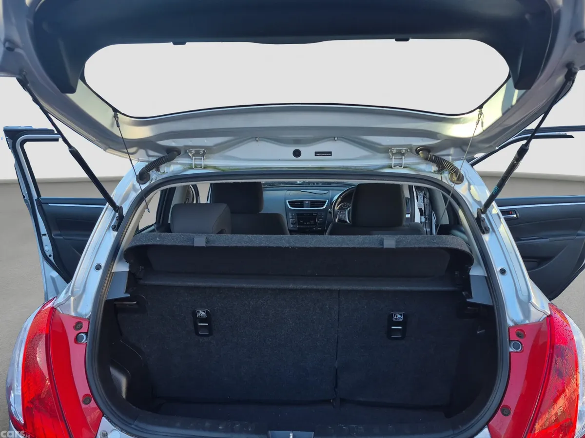 Suzuki Swift Hatchback, Petrol, 2014, Silver