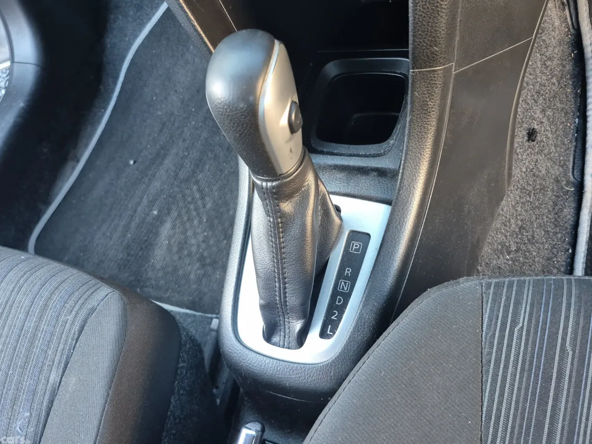 Suzuki Swift Hatchback, Petrol, 2014, Silver