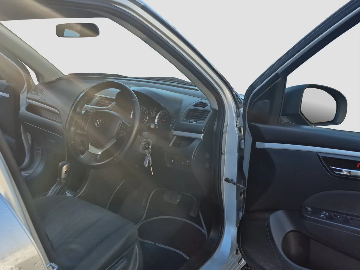 Suzuki Swift Hatchback, Petrol, 2014, Silver