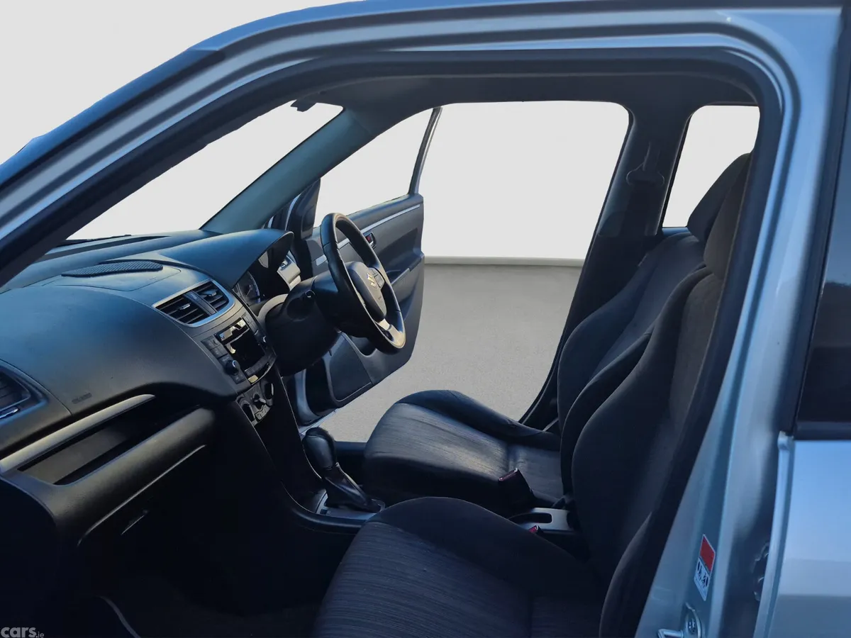 Suzuki Swift Hatchback, Petrol, 2014, Silver