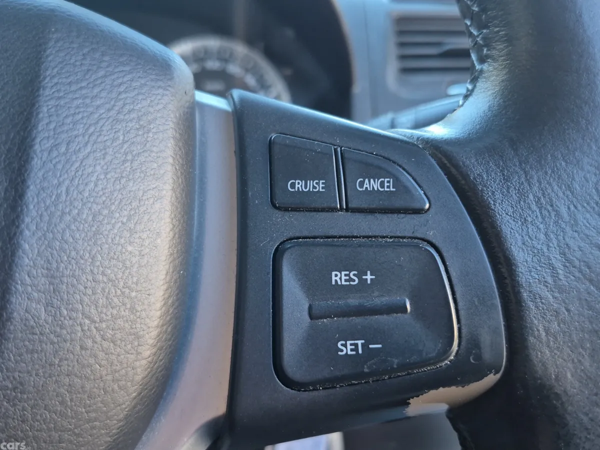 Suzuki Swift Hatchback, Petrol, 2014, Silver