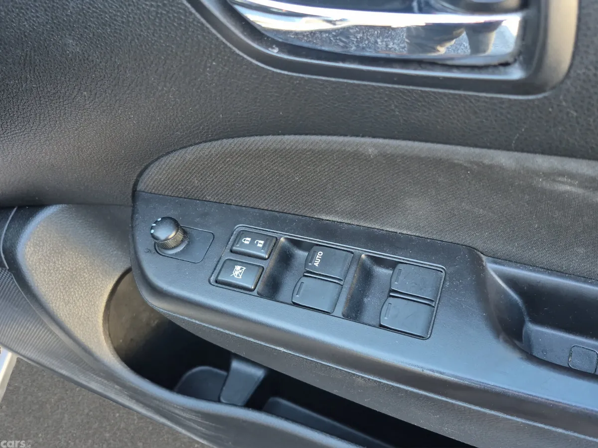 Suzuki Swift Hatchback, Petrol, 2014, Silver