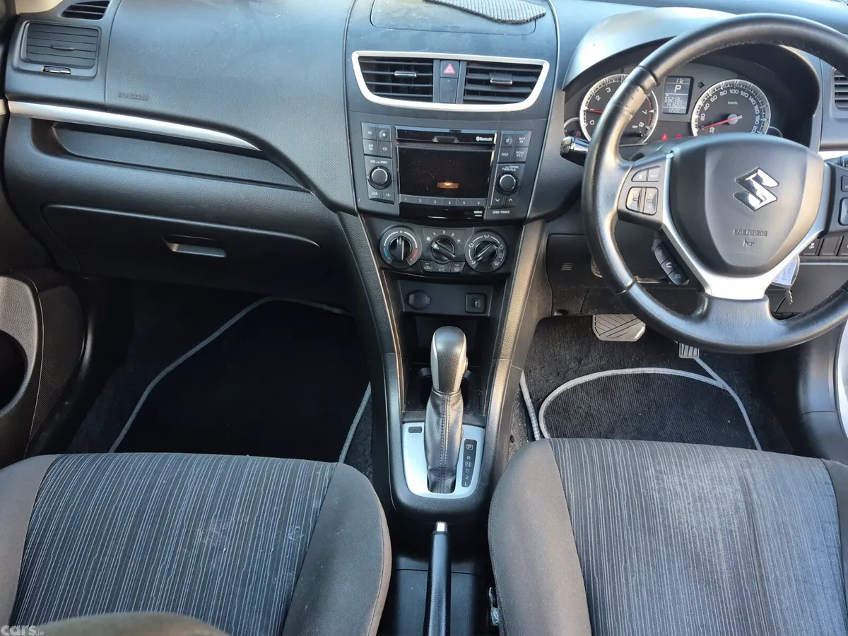 Suzuki Swift Hatchback, Petrol, 2014, Silver