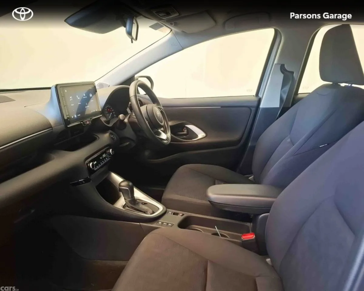 Toyota Yaris Hatchback, Petrol Hybrid, 2025, Silver