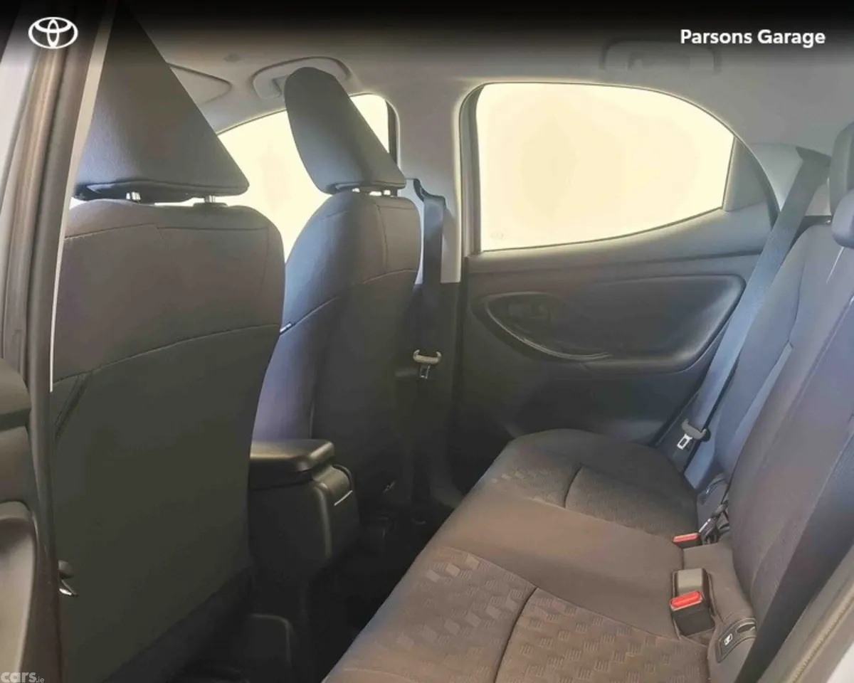 Toyota Yaris Hatchback, Petrol Hybrid, 2025, Silver