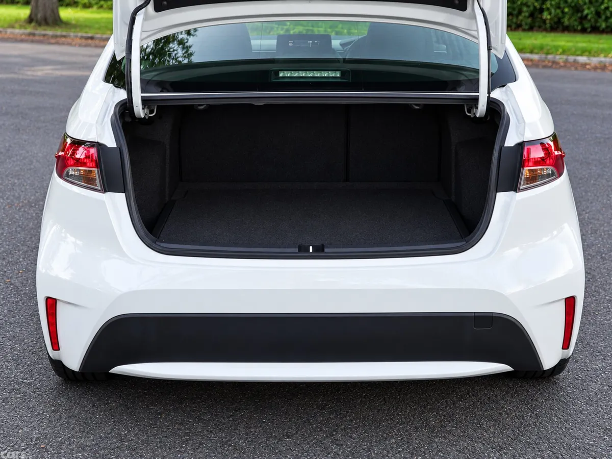 Toyota Corolla Saloon, Petrol Hybrid, 2019, White
