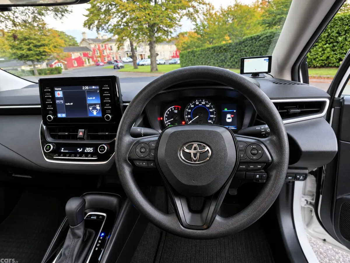 Toyota Corolla Saloon, Petrol Hybrid, 2019, White