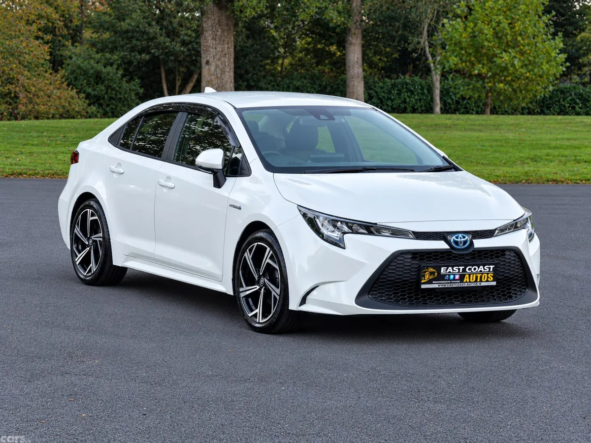 Toyota Corolla Saloon, Petrol Hybrid, 2019, White