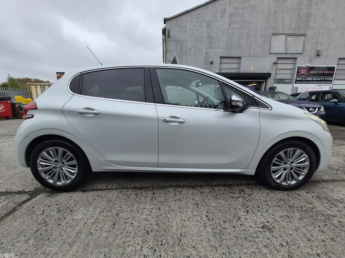 Peugeot 208 Hatchback, Petrol, 2016, White