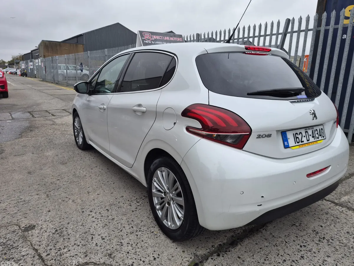 Peugeot 208 Hatchback, Petrol, 2016, White