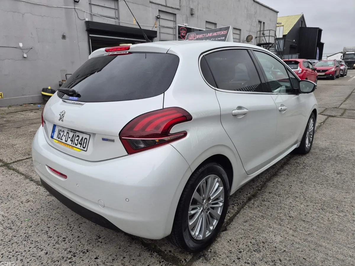 Peugeot 208 Hatchback, Petrol, 2016, White