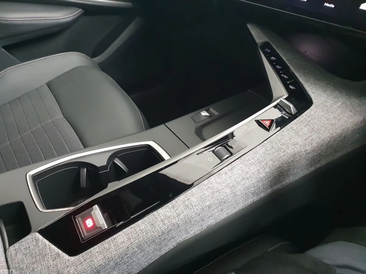 Peugeot 3008 MPV, Petrol, 2025, Grey