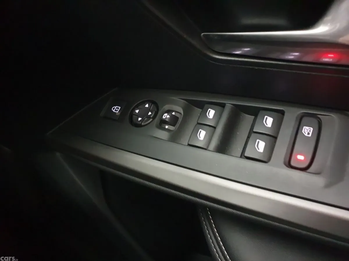 Peugeot 3008 MPV, Petrol, 2025, Grey